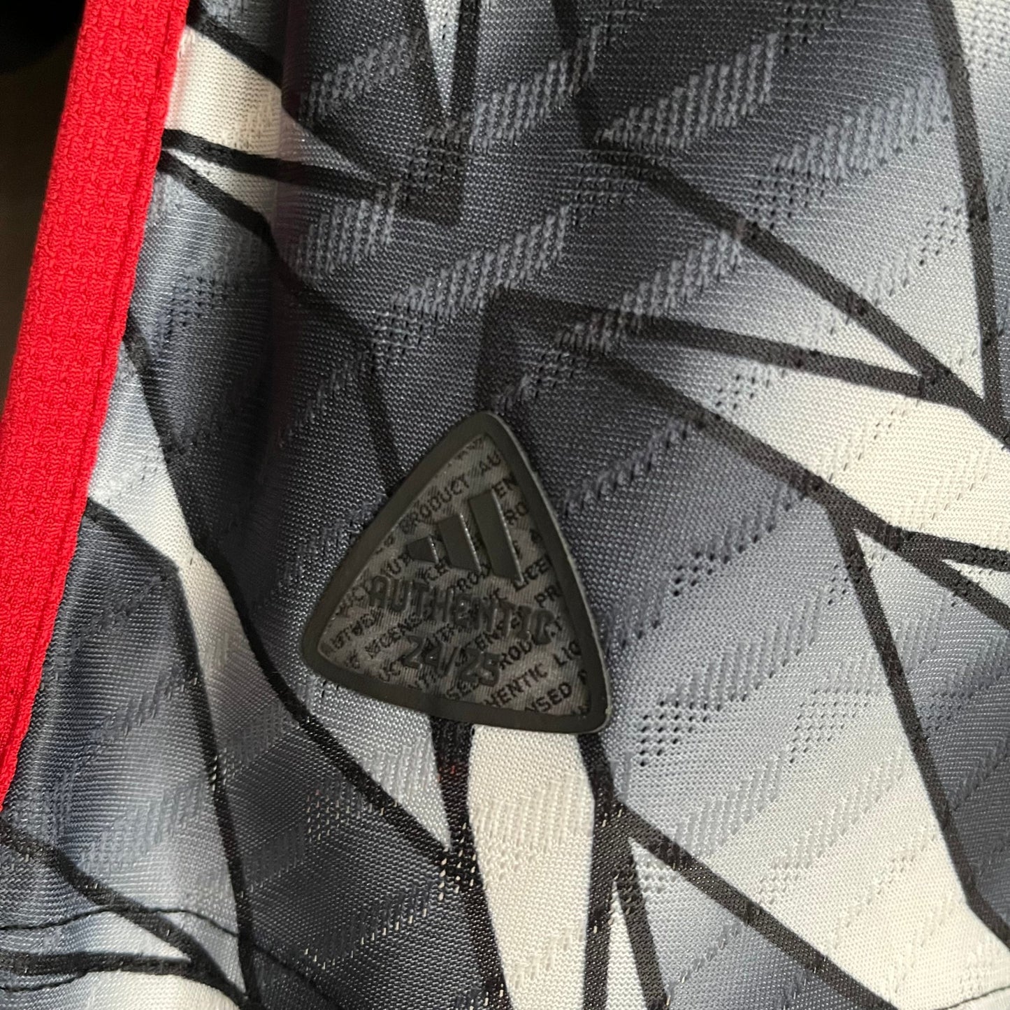 {{ product_title }} – Camisa de Futebol Oficial